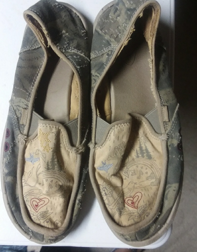 Ladies Sanuks sz 9